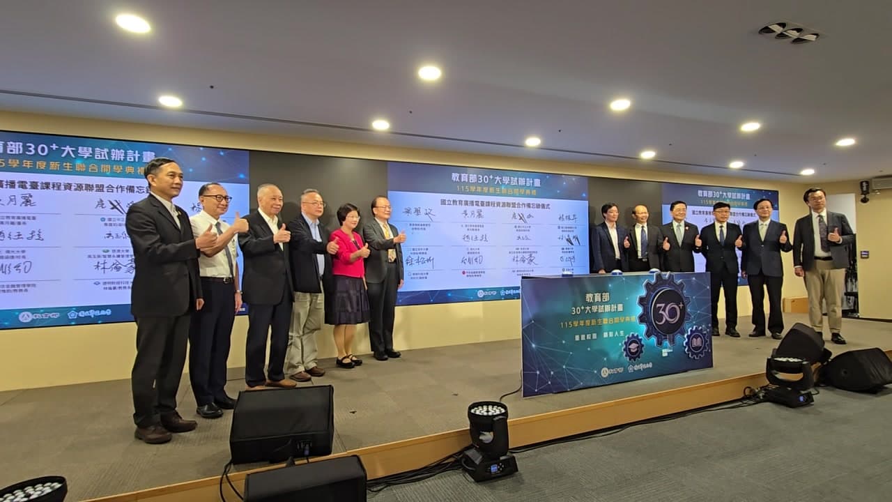 Applause after signing, photographers shooting from the floor