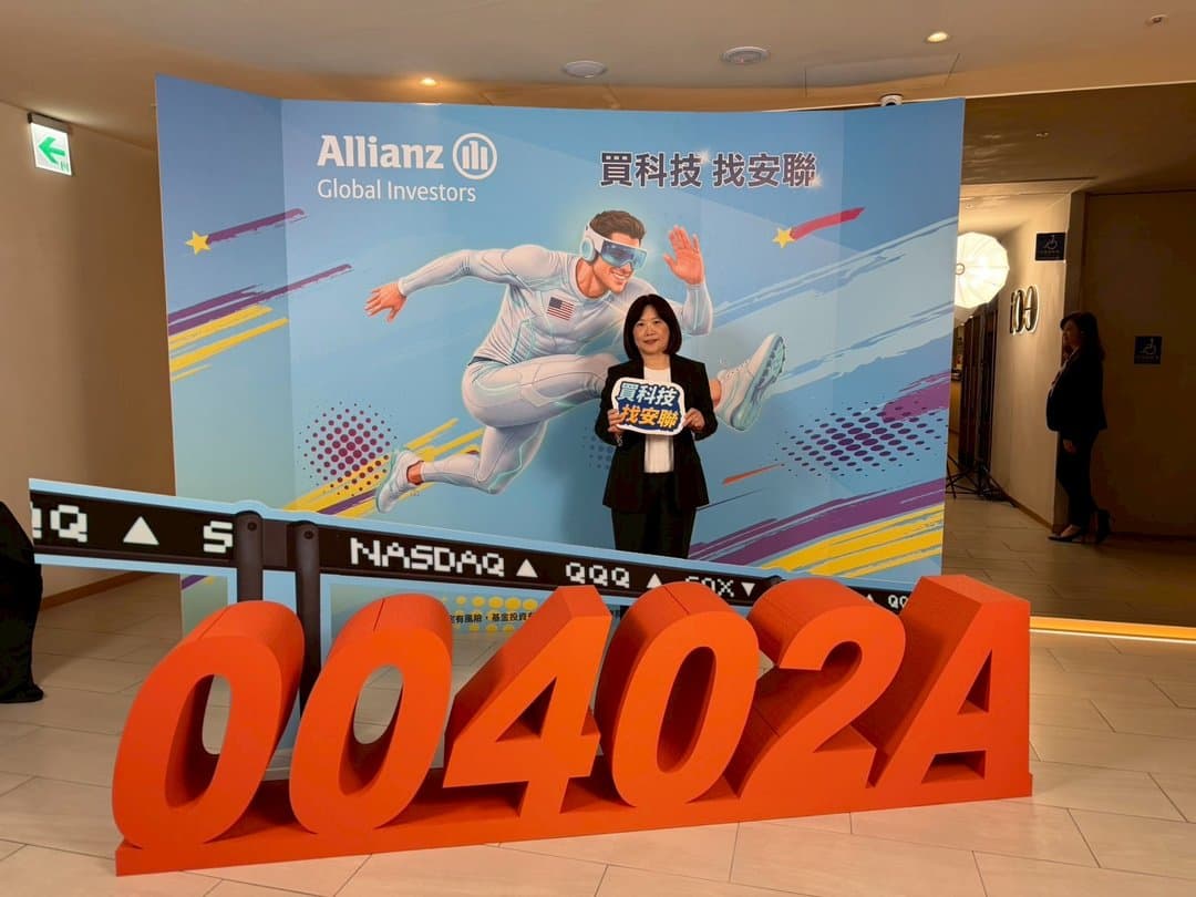 Key-visual backdrop photo zone