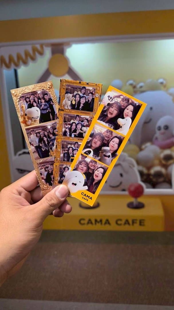 Korean 4-Cut Photo Booth - Life-four-cuts strips, printed on the spot