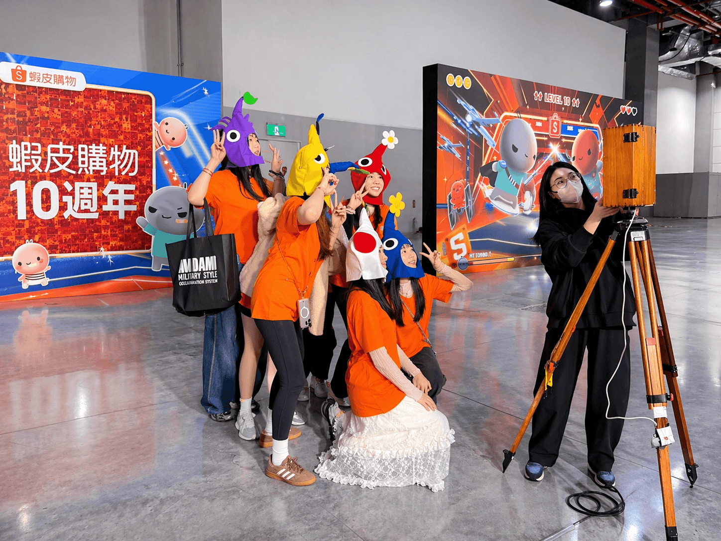 品牌活動拍照亭吸引人潮聚集