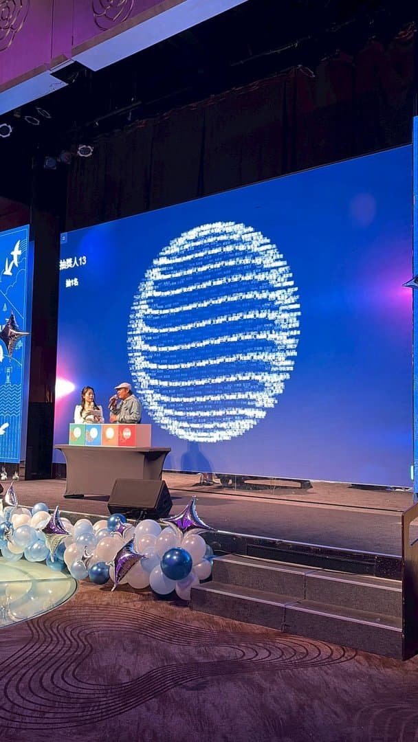 3D glowing photo-ball on a blue stage as the emcee leads the countdown