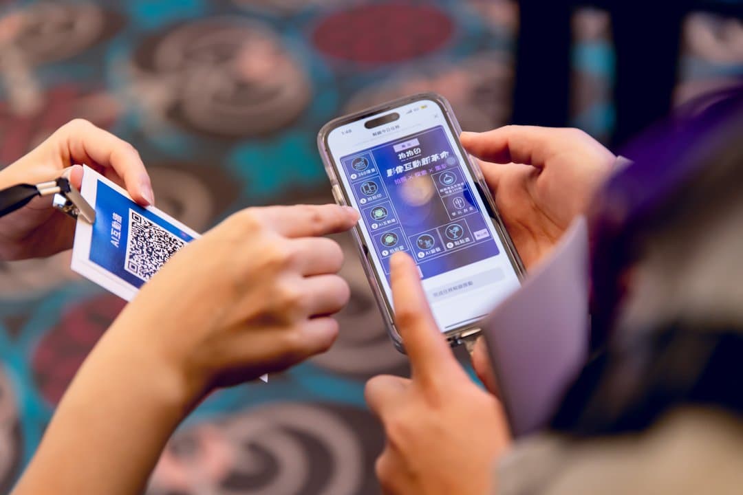 The QR-code stamp collection screen on a phone